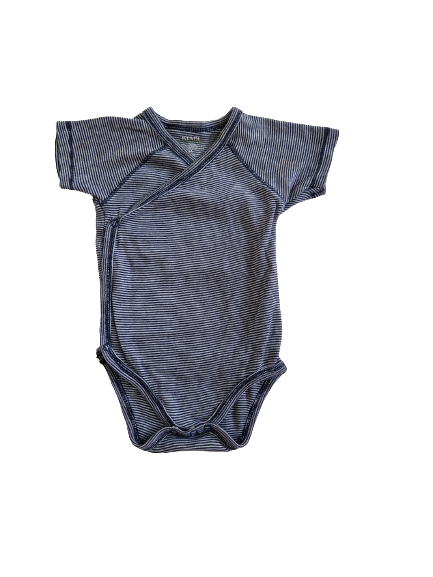 Lot de deux  bodys rayé vert et rayé noir 6 mois